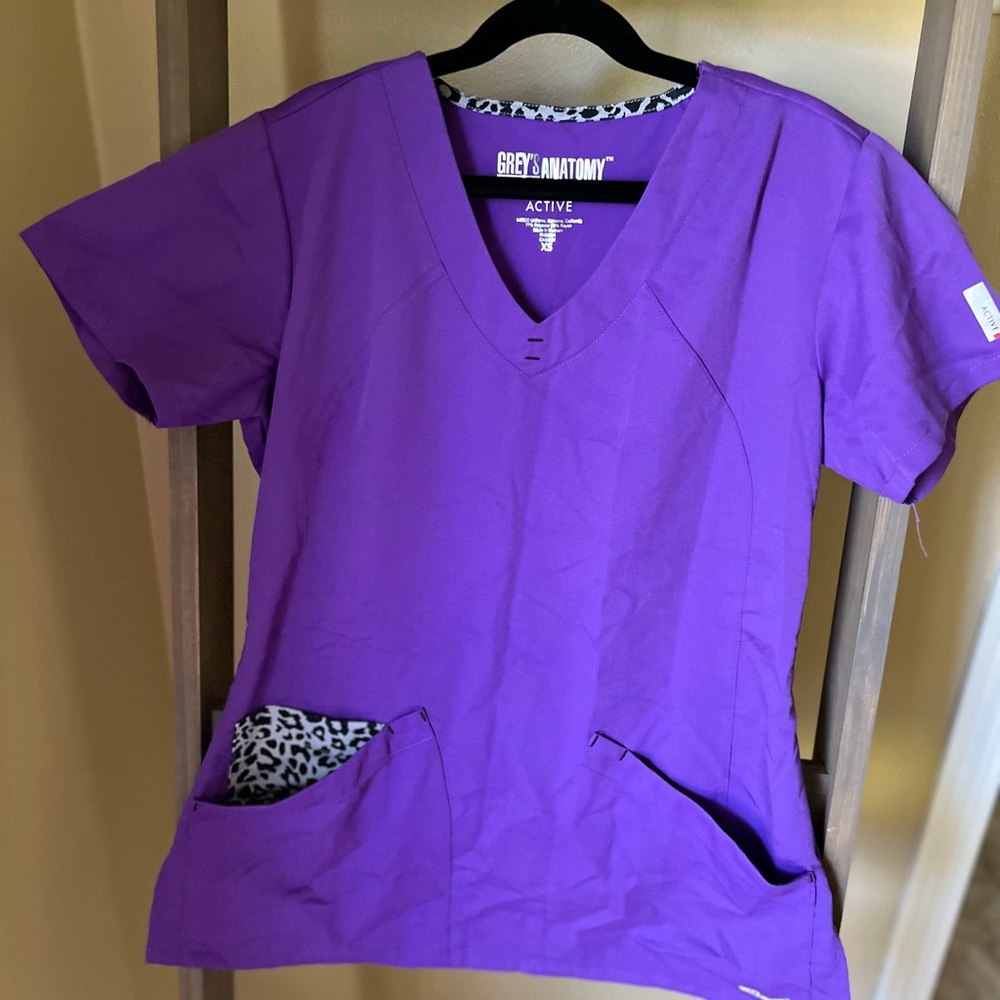 Greys anatomy scrubs xs (4 pieces)